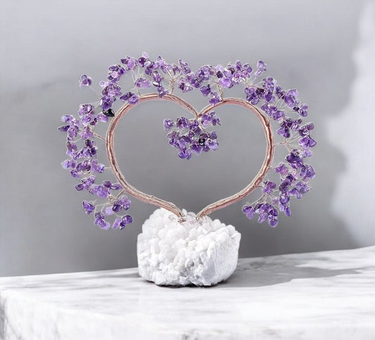Herzförmiger Amethyst-Kristallbaum auf Bergkristall-Basis